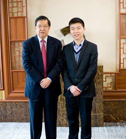 原外經(jīng)貿(mào)部長、博鰲論壇秘書長龍永圖親切接見