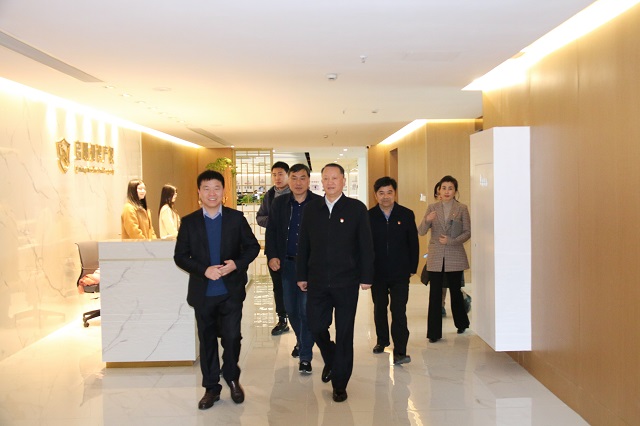 嘉興市常務(wù)副市長、經(jīng)濟技術(shù)開發(fā)區(qū)黨工委書記陳利眾蒞臨公司指導(dǎo)工作