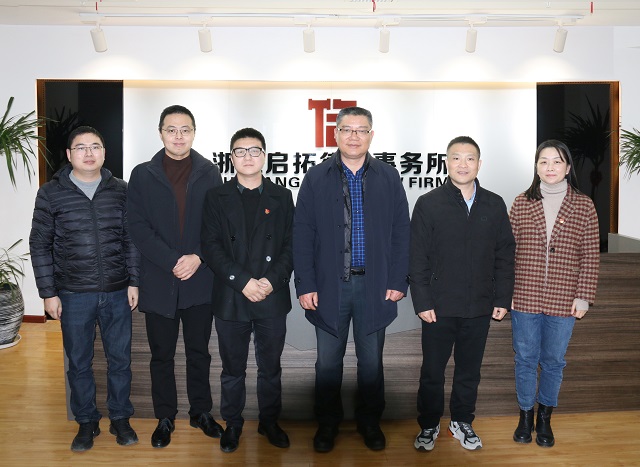 嘉興市司法局副局長、市律師行業(yè)黨委書記陳建新一行蒞臨我所調(diào)研指導(dǎo)工作